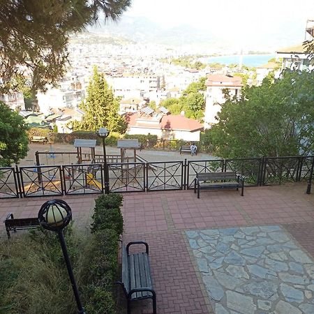 Sultan House: Beachfront Apartment with Balcony and Amenities Alanya Exterior photo