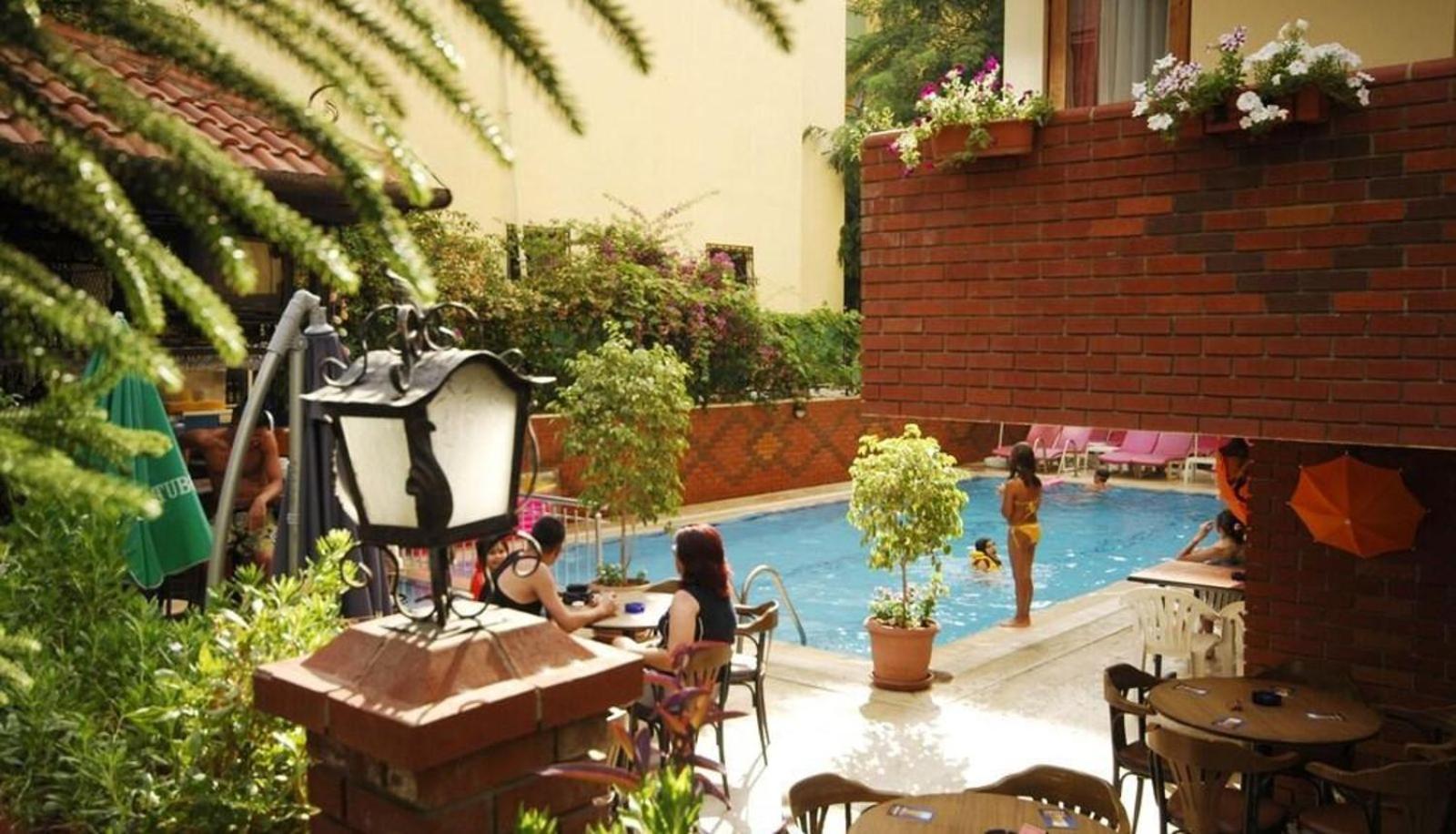 Sultan House: Beachfront Apartment with Balcony and Amenities Alanya Exterior photo
